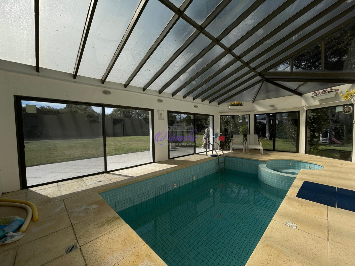 Casa ID.582 - VENTA DE ESPECTACULAR CASA EN ZONA MANSA 