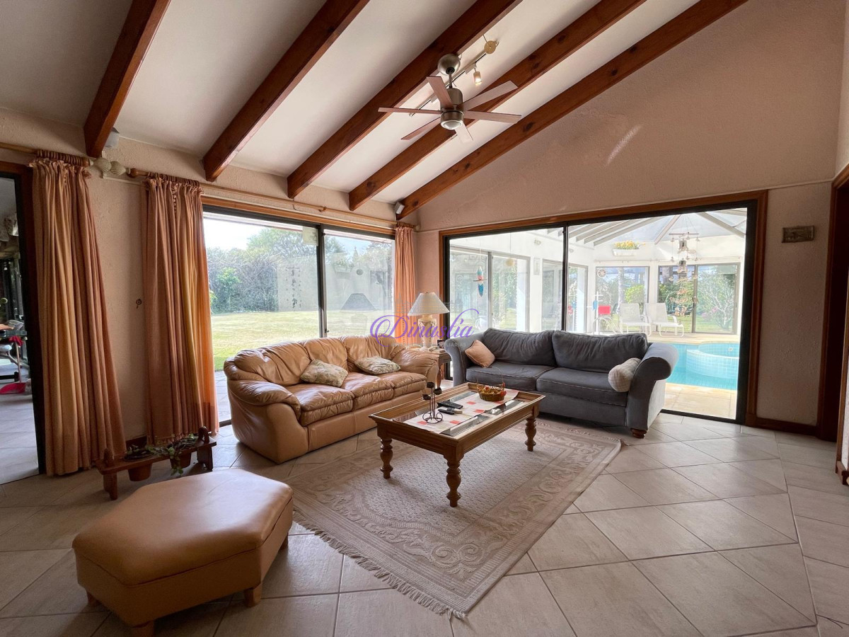 Casa ID.582 - VENTA DE ESPECTACULAR CASA EN ZONA MANSA 