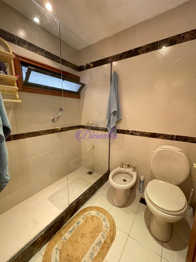 Casa ID.582 - VENTA DE ESPECTACULAR CASA EN ZONA MANSA 