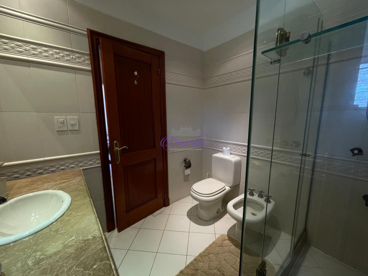 Casa ID.582 - VENTA DE ESPECTACULAR CASA EN ZONA MANSA 