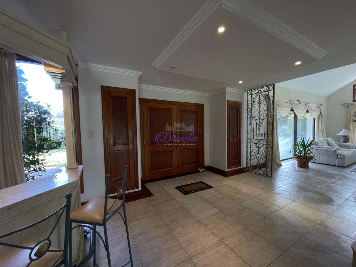 Casa ID.582 - VENTA DE ESPECTACULAR CASA EN ZONA MANSA 