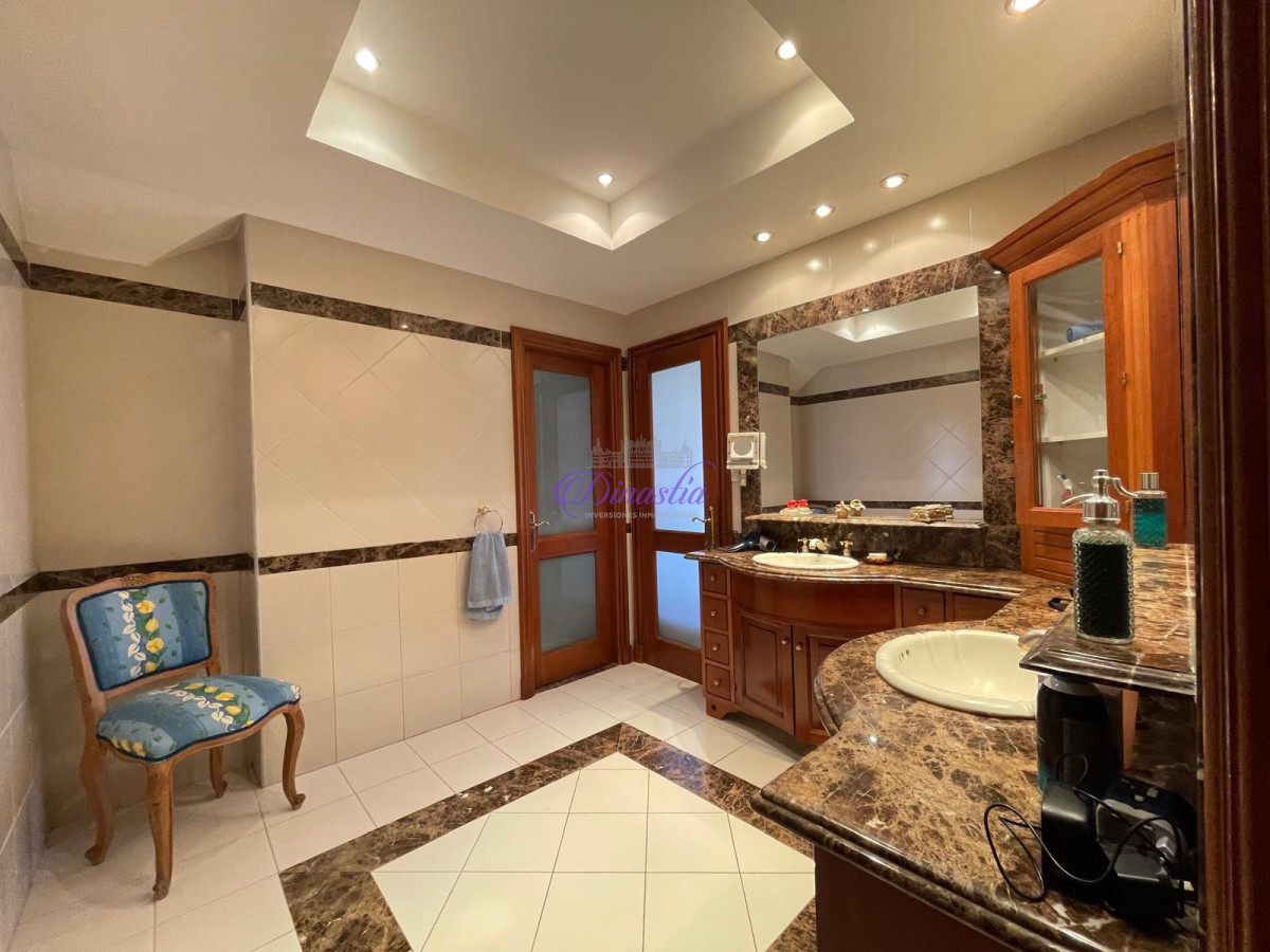 Casa ID.582 - VENTA DE ESPECTACULAR CASA EN ZONA MANSA 