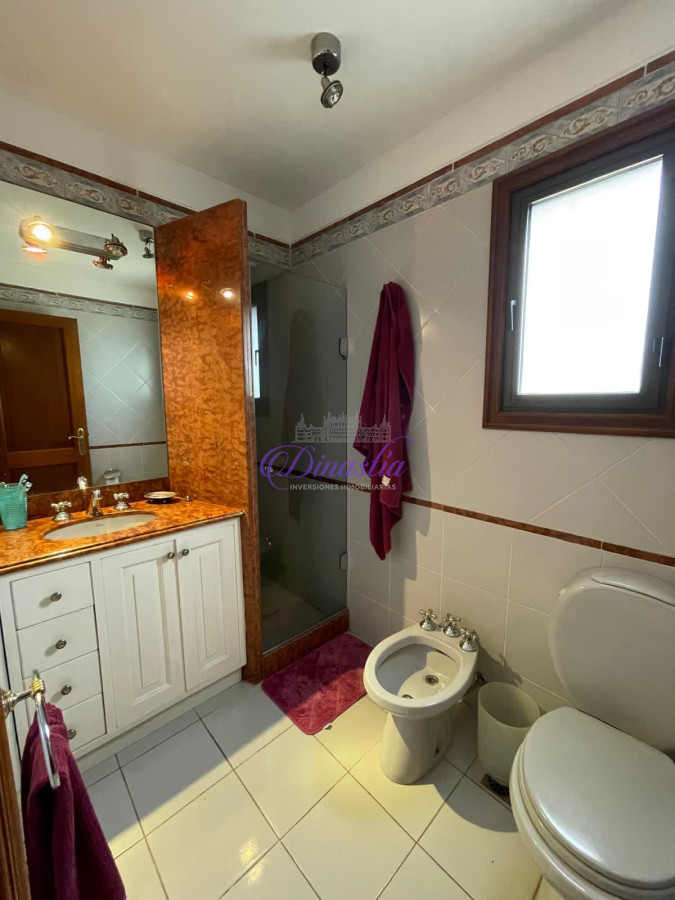 Casa ID.582 - VENTA DE ESPECTACULAR CASA EN ZONA MANSA 