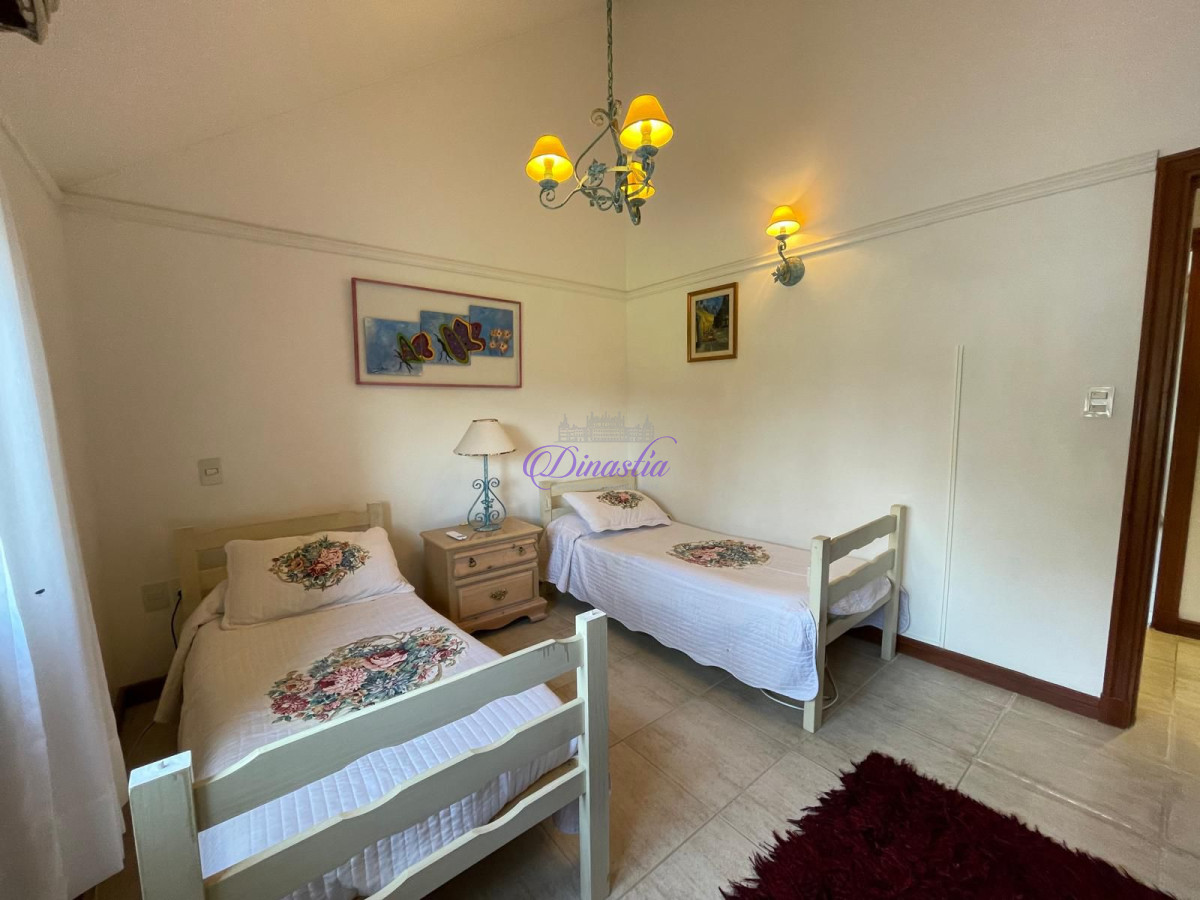 Casa ID.582 - VENTA DE ESPECTACULAR CASA EN ZONA MANSA 