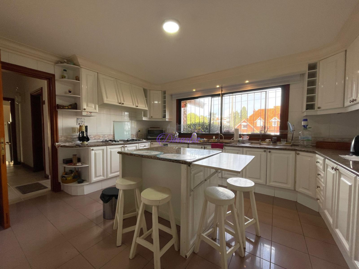 Casa ID.582 - VENTA DE ESPECTACULAR CASA EN ZONA MANSA 