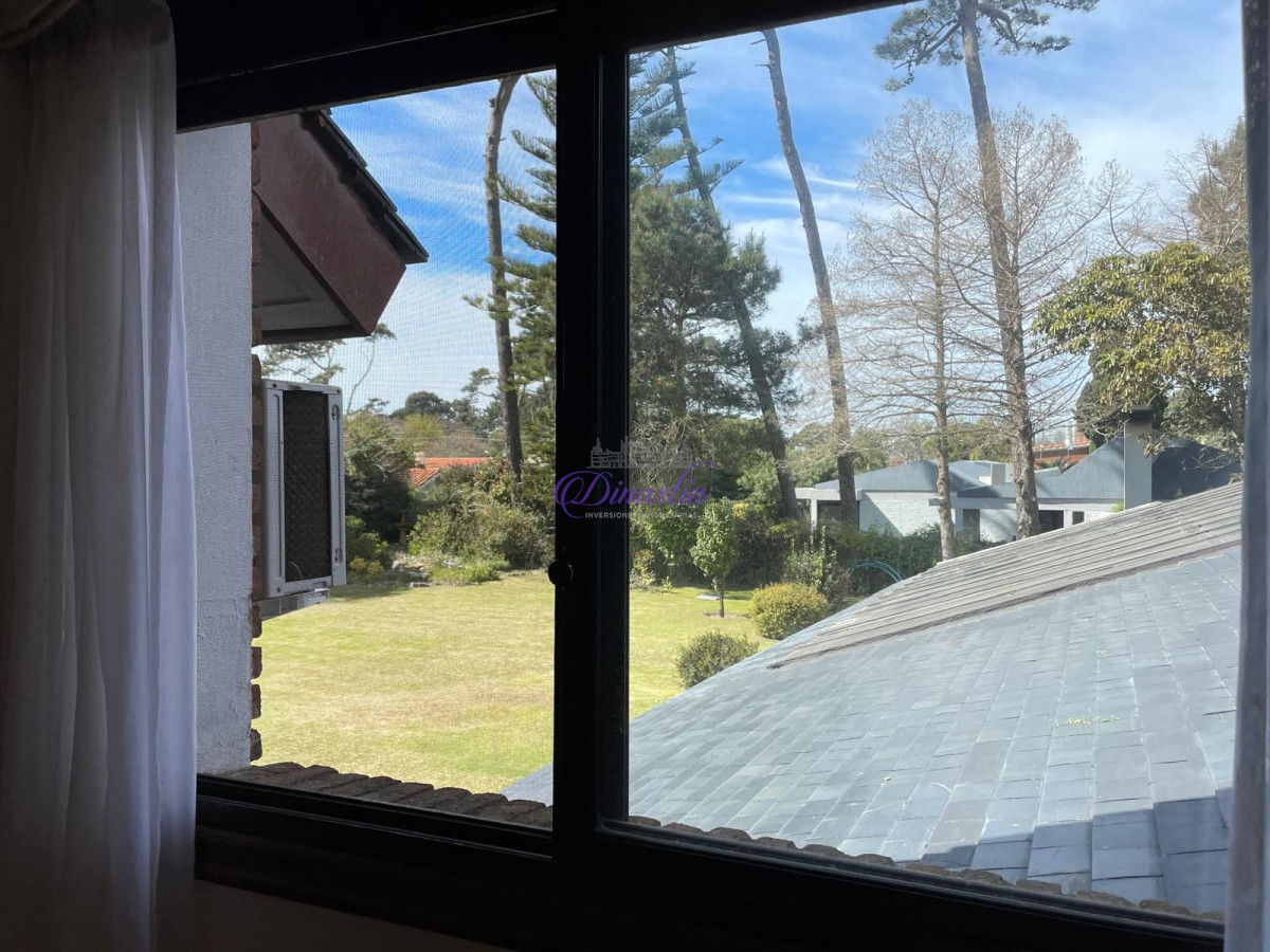 Casa ID.582 - VENTA DE ESPECTACULAR CASA EN ZONA MANSA 