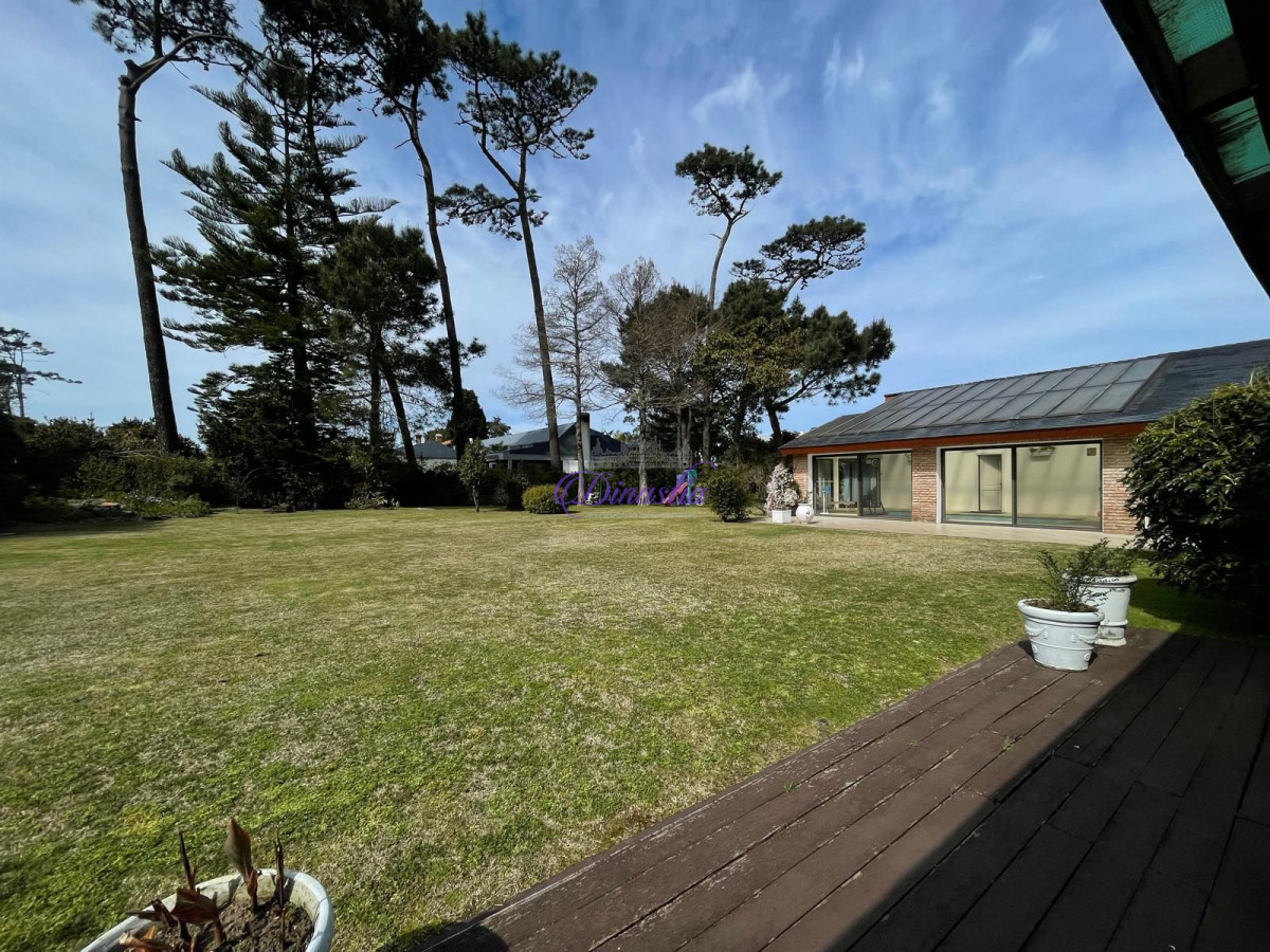 Casa ID.582 - VENTA DE ESPECTACULAR CASA EN ZONA MANSA 