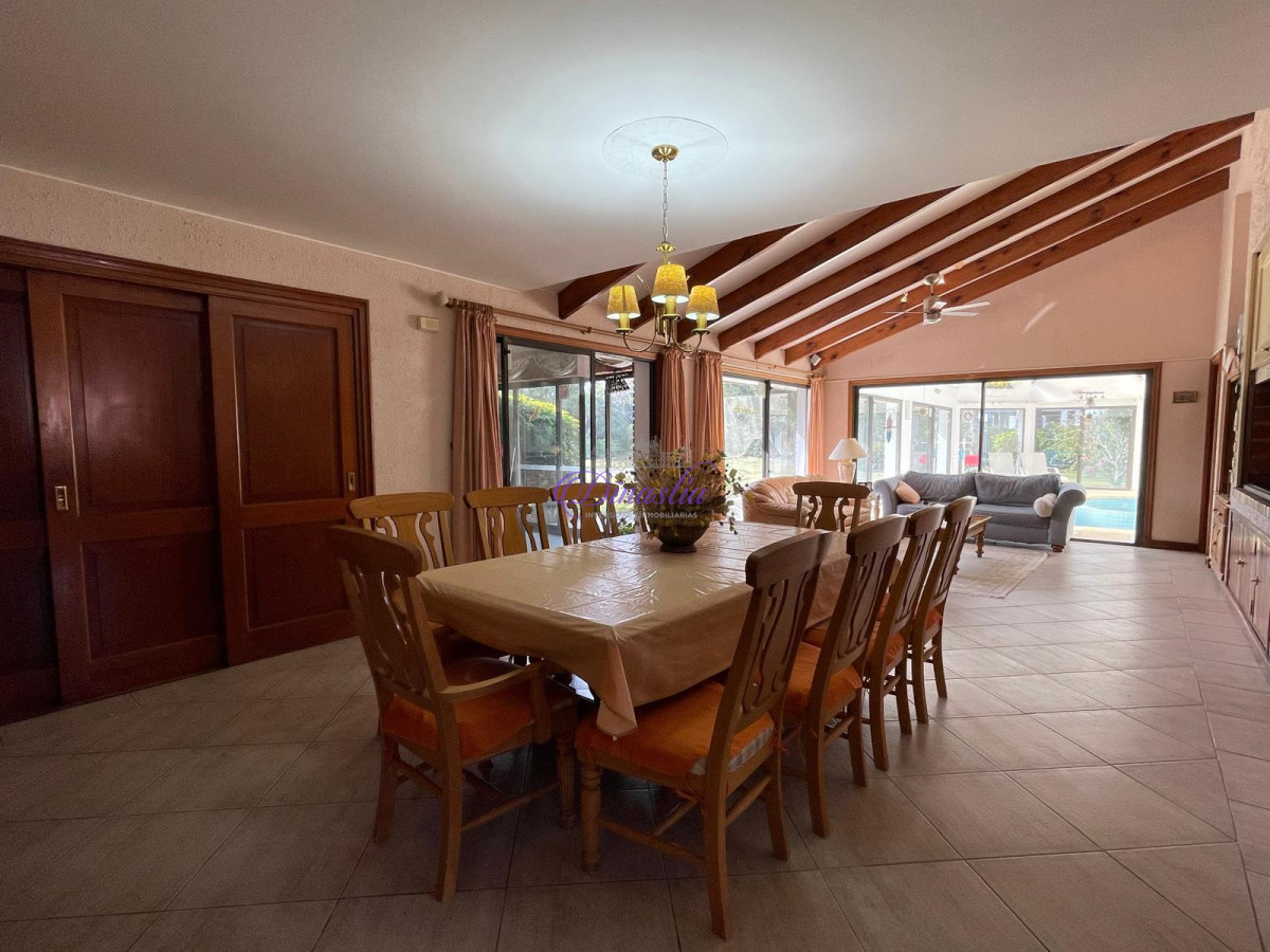 Casa ID.582 - VENTA DE ESPECTACULAR CASA EN ZONA MANSA 