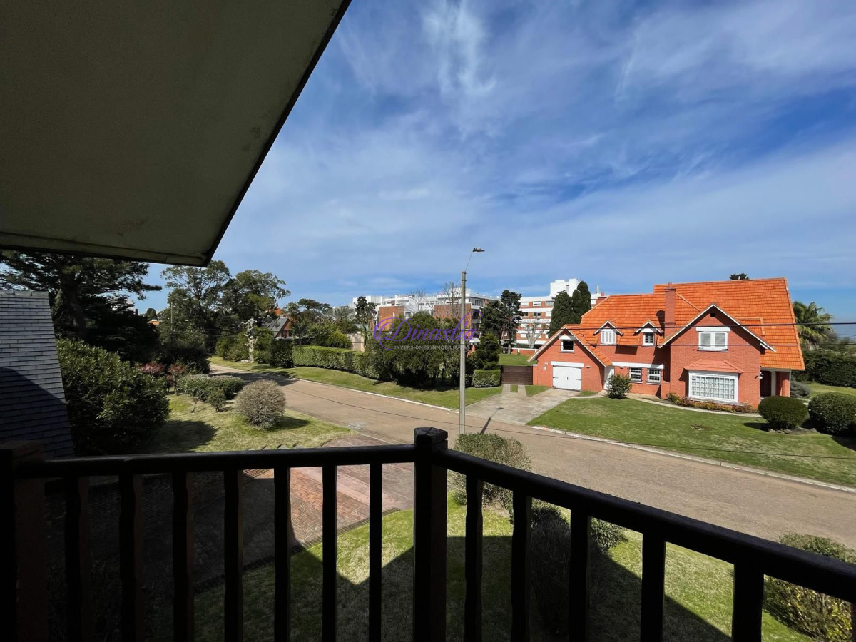 Casa ID.582 - VENTA DE ESPECTACULAR CASA EN ZONA MANSA 