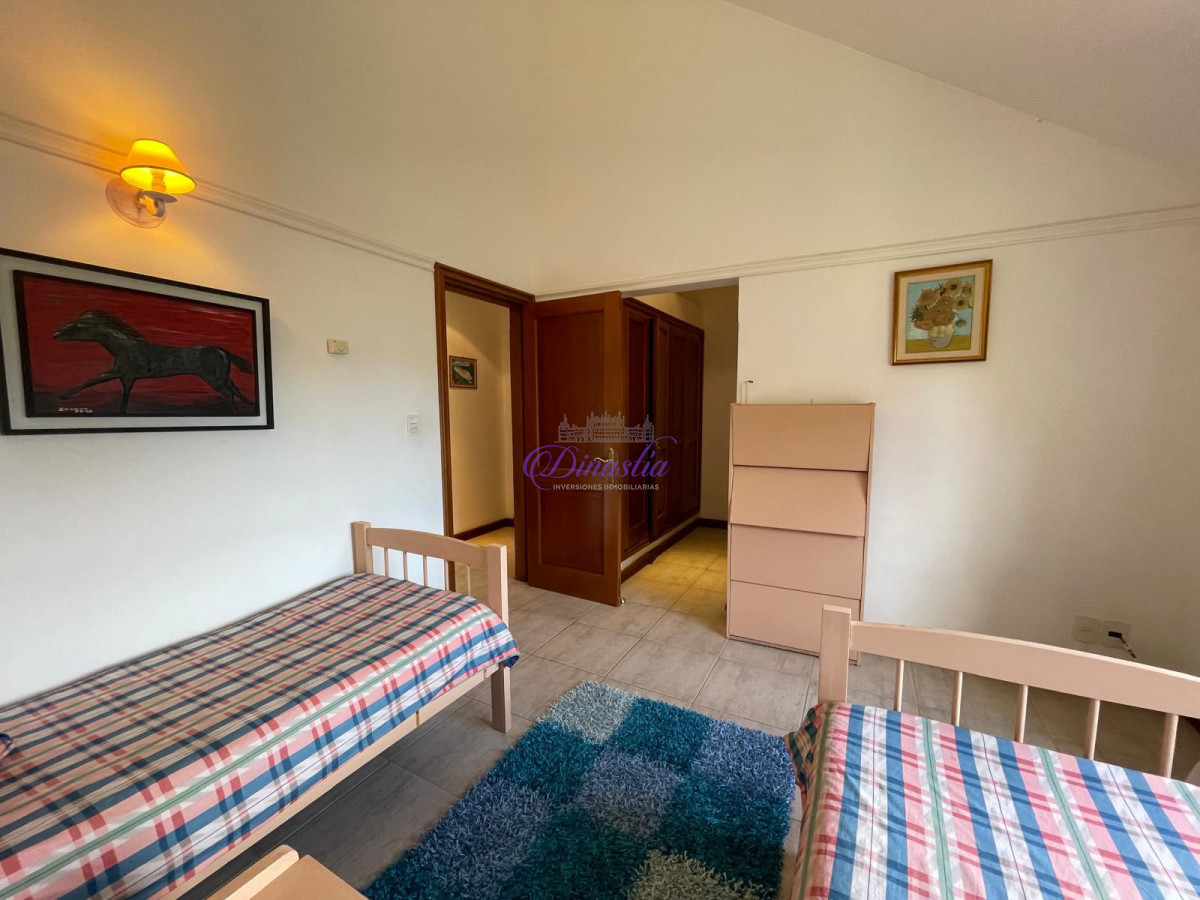 Casa ID.582 - VENTA DE ESPECTACULAR CASA EN ZONA MANSA 