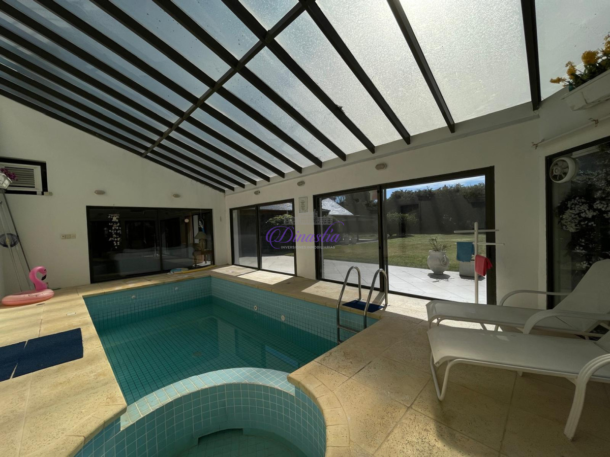 Casa ID.582 - VENTA DE ESPECTACULAR CASA EN ZONA MANSA 