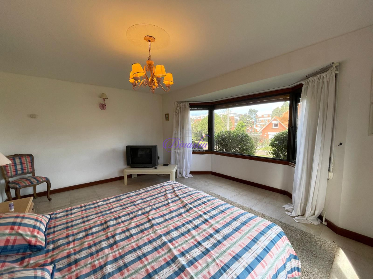 Casa ID.582 - VENTA DE ESPECTACULAR CASA EN ZONA MANSA 