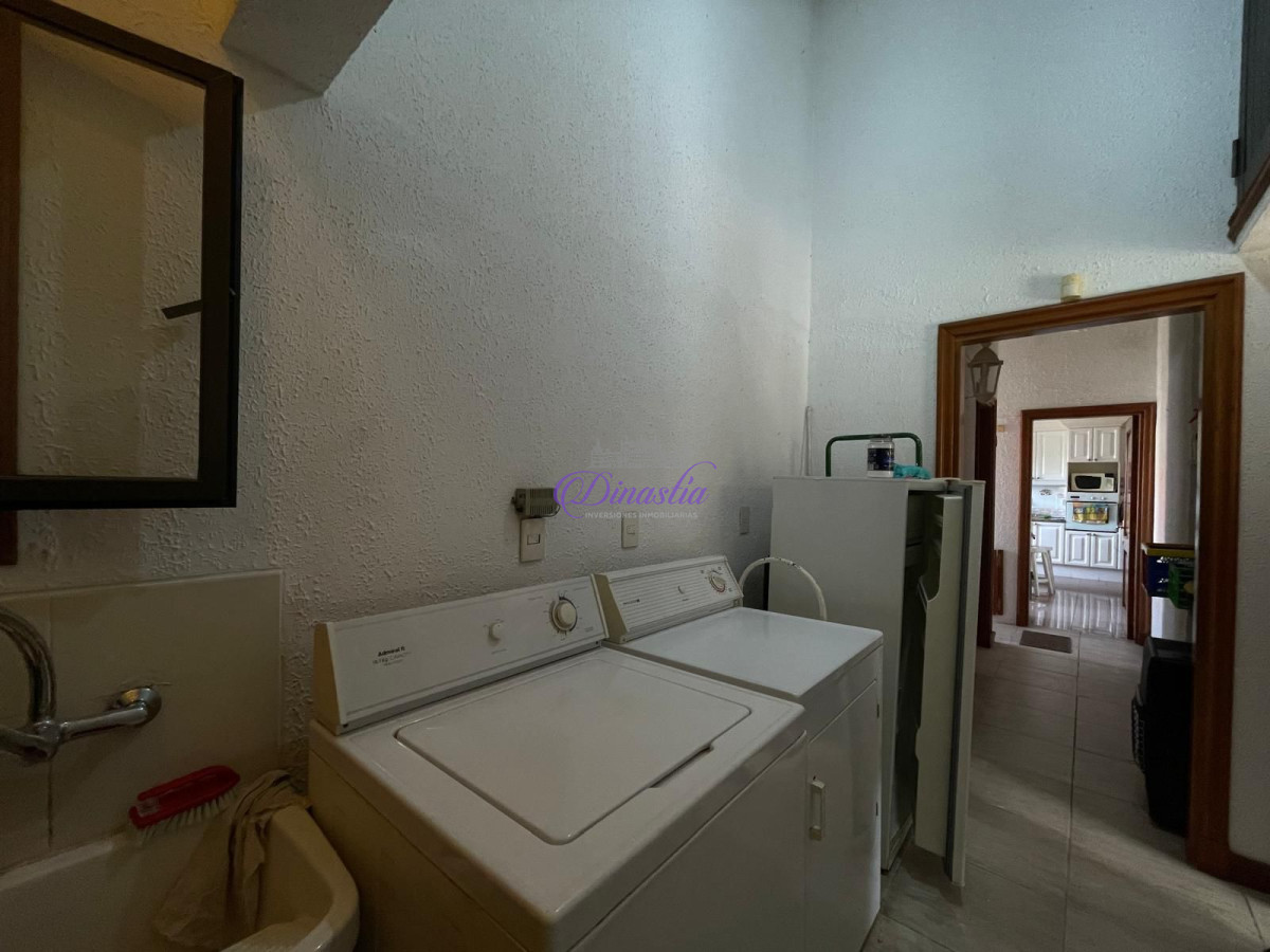 Casa ID.582 - VENTA DE ESPECTACULAR CASA EN ZONA MANSA 