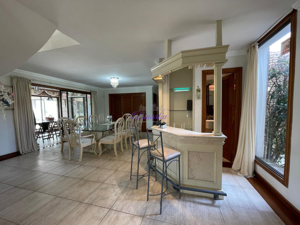 Casa ID.582 - VENTA DE ESPECTACULAR CASA EN ZONA MANSA 