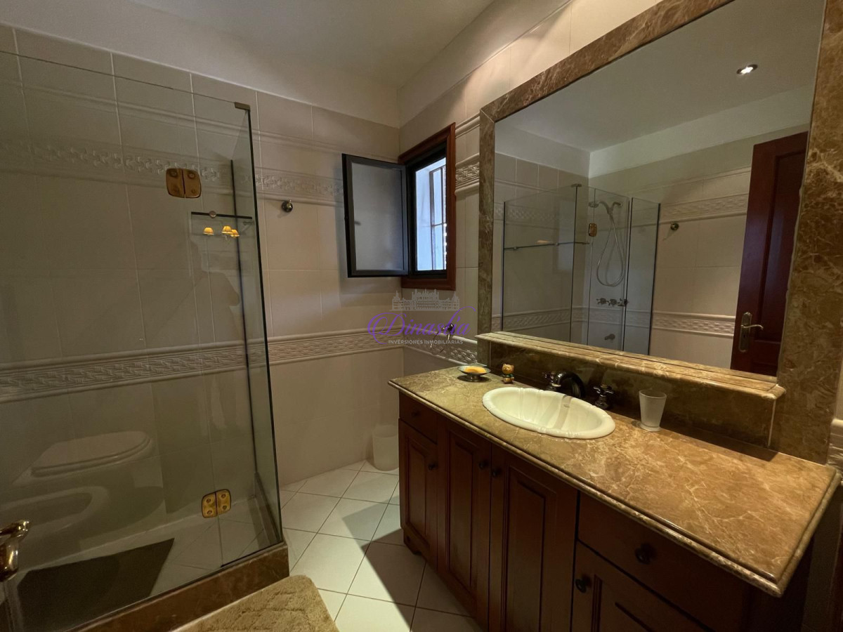 Casa ID.582 - VENTA DE ESPECTACULAR CASA EN ZONA MANSA 