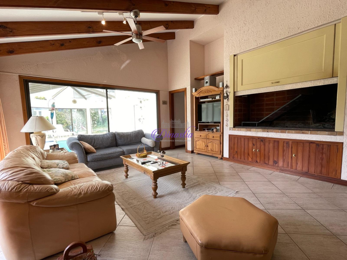 Casa ID.582 - VENTA DE ESPECTACULAR CASA EN ZONA MANSA 