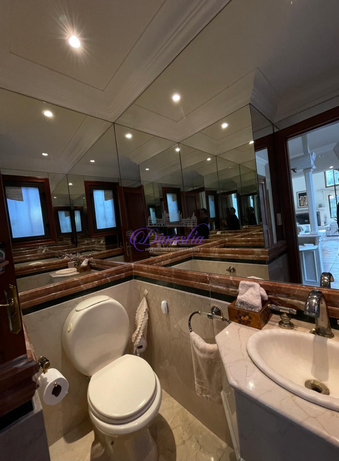 Casa ID.582 - VENTA DE ESPECTACULAR CASA EN ZONA MANSA 