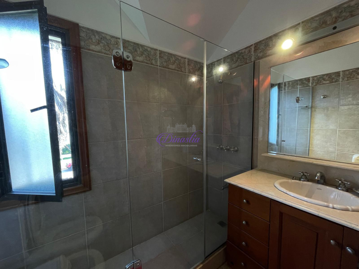 Casa ID.582 - VENTA DE ESPECTACULAR CASA EN ZONA MANSA 