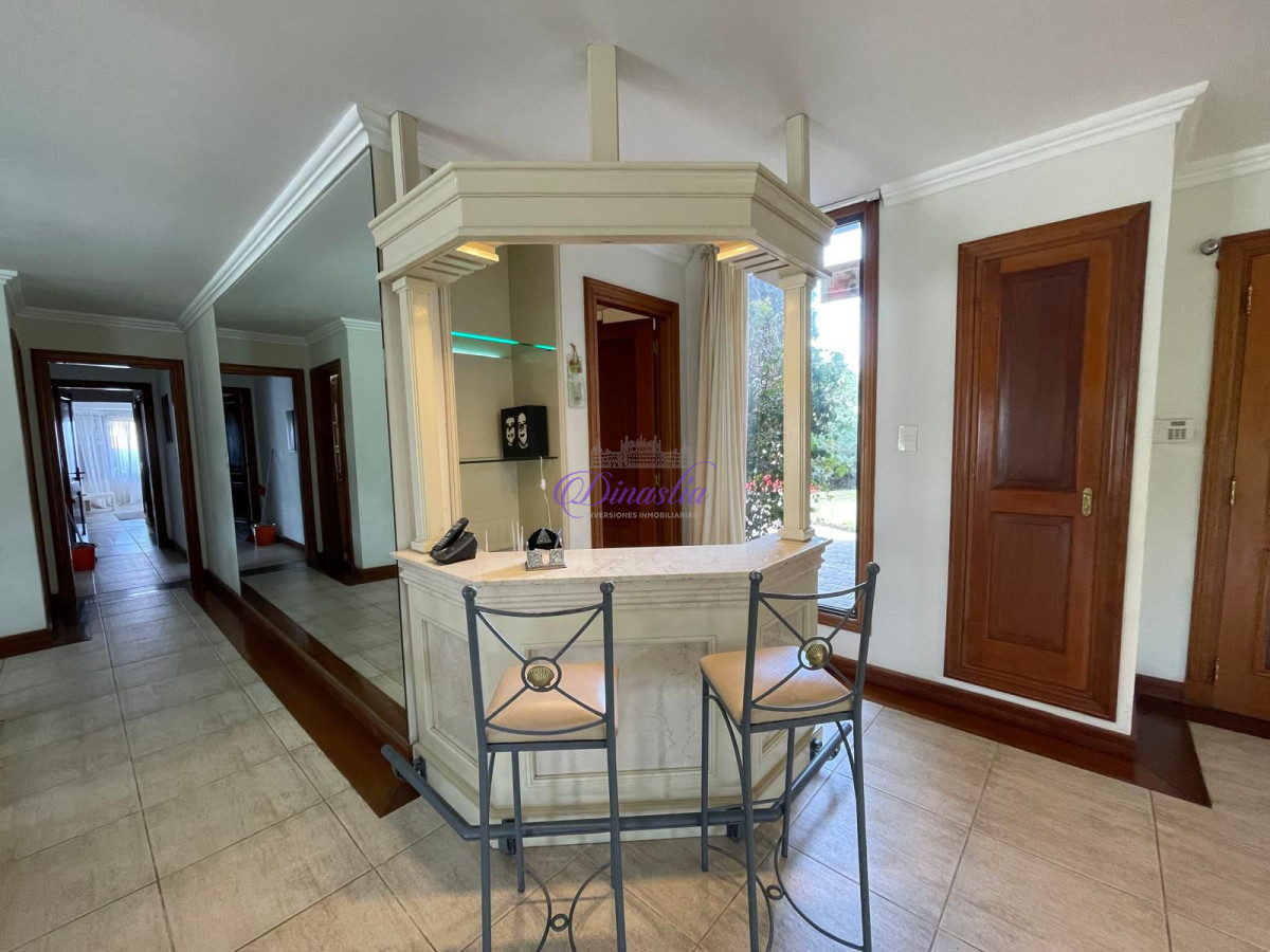 Casa ID.582 - VENTA DE ESPECTACULAR CASA EN ZONA MANSA 