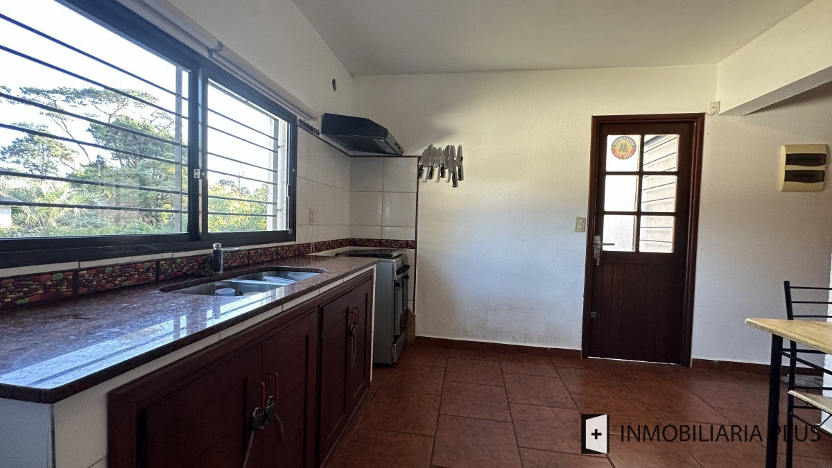 Casa ID.663 - Venta de Casa en Pinares de 2 dormitorios, 2 baños y terreno de 310 m2 C663B