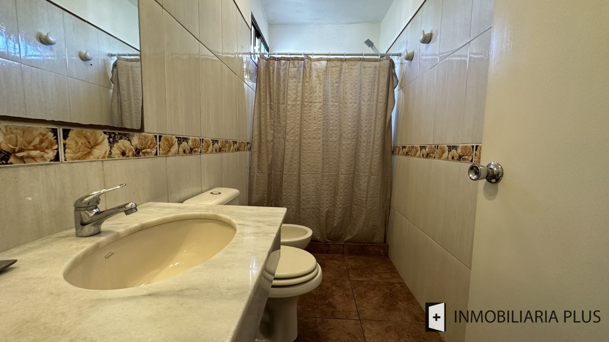 Casa ID.663 - Venta de Casa en Pinares de 2 dormitorios, 2 baños y terreno de 310 m2 C663B