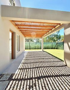 VENTA DE CASA A ESTRENAR EN BURNETT 2 DORMITORIOS 