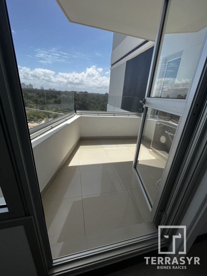 Apartamento ID.320 - En venta unidad de 3 dormitorios en suite más dependencia de servicio playa brava 