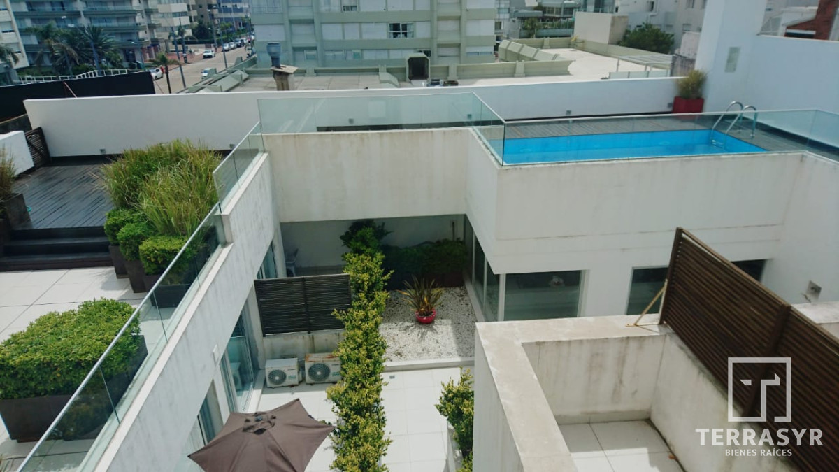 Apartamento ID.246 - En venta apartamento de 2 dormitorios Península Punta del Este