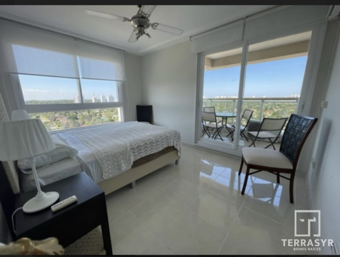 Apartamento ID.290 - VENTA DE APARTAMENTO DE 3 SUITES Y DEPENDENCIA EN EDIFICIO LE JARDIN EN MANSA PUNTA DEL ESTE 