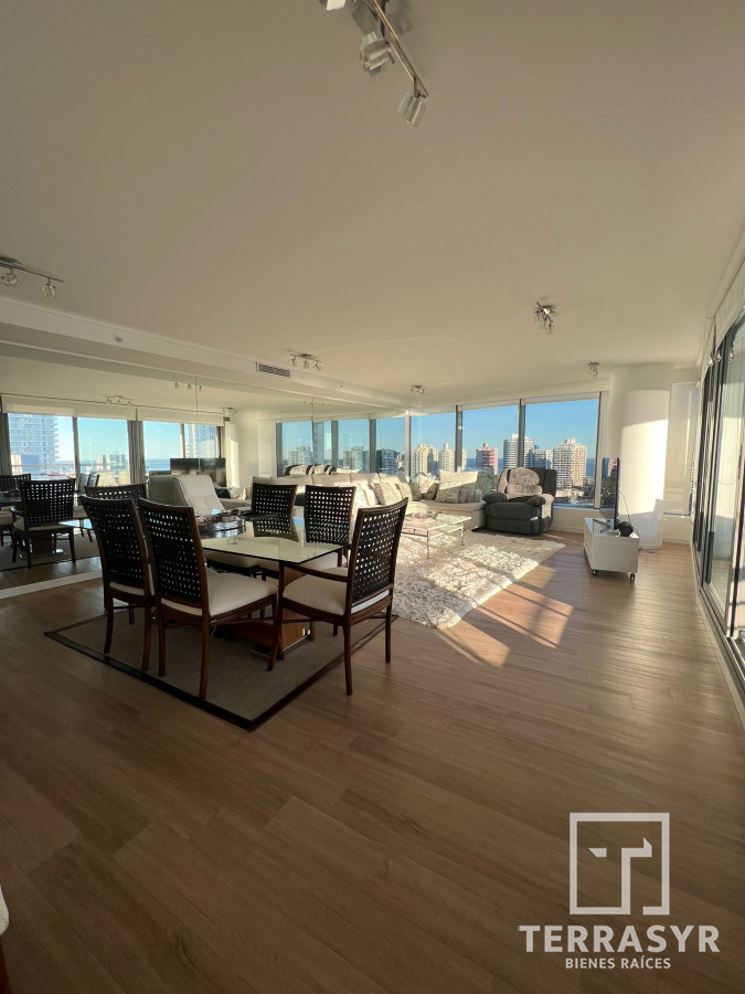 Apartamento ID.227 - VENTA DE APARTAMENTO DE 3 SUITES EN ALEXANDER BOULEVARD PUNTA DEL ESTE