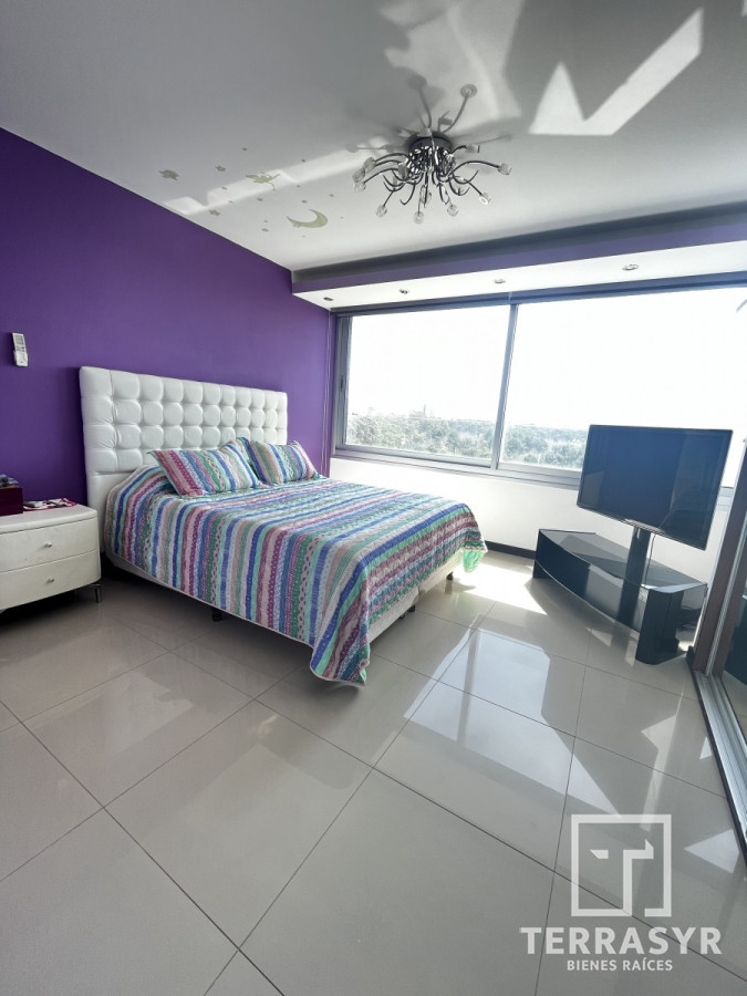 Apartamento ID.320 - En venta unidad de 3 dormitorios en suite más dependencia de servicio playa brava 