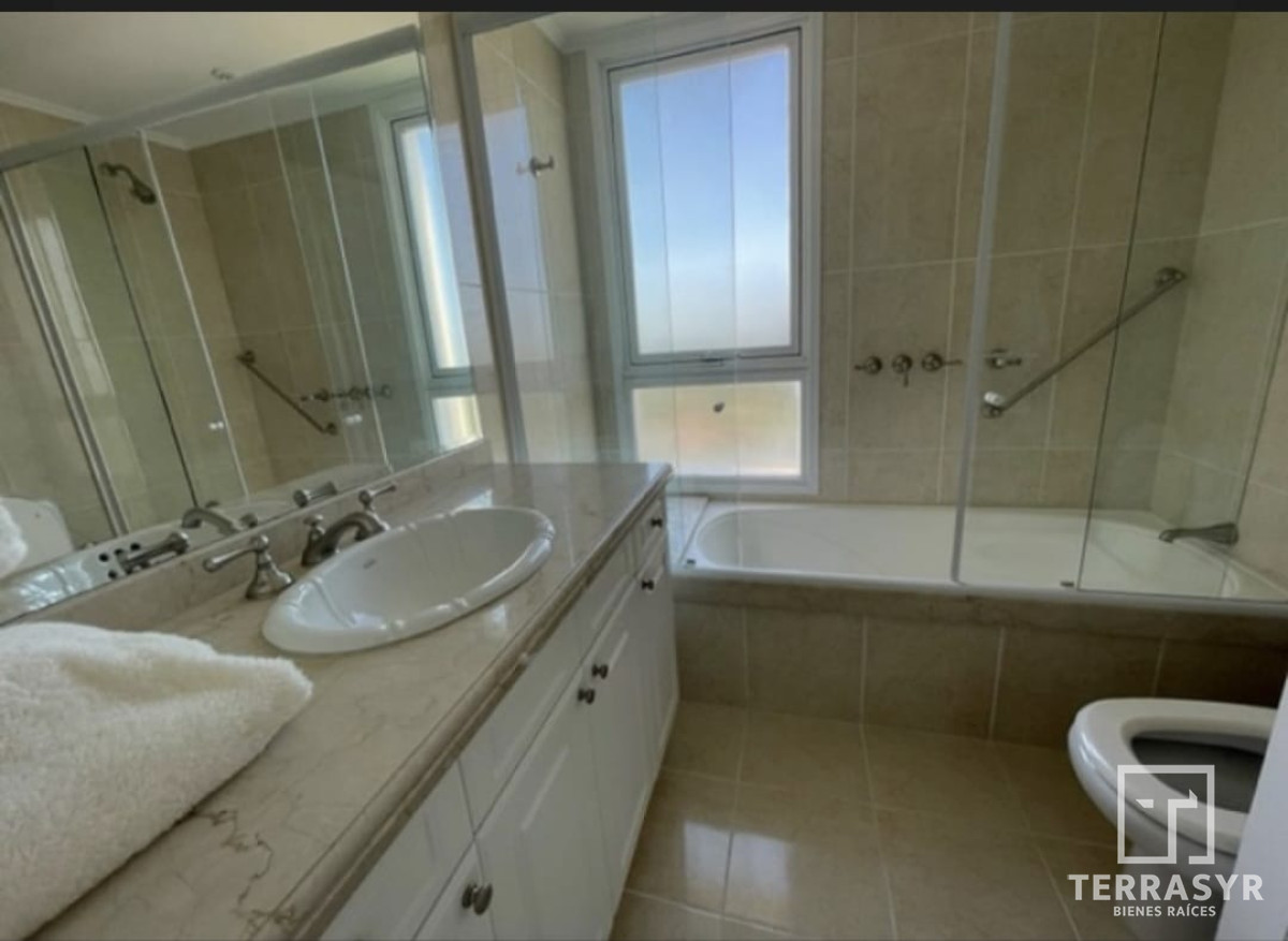 Apartamento ID.290 - VENTA DE APARTAMENTO DE 3 SUITES Y DEPENDENCIA EN EDIFICIO LE JARDIN EN MANSA PUNTA DEL ESTE 