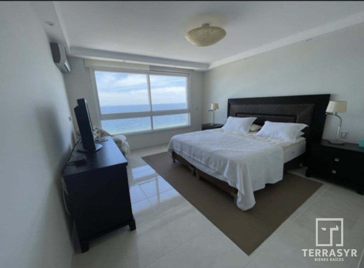 Apartamento ID.290 - VENTA DE APARTAMENTO DE 3 SUITES Y DEPENDENCIA EN EDIFICIO LE JARDIN EN MANSA PUNTA DEL ESTE 