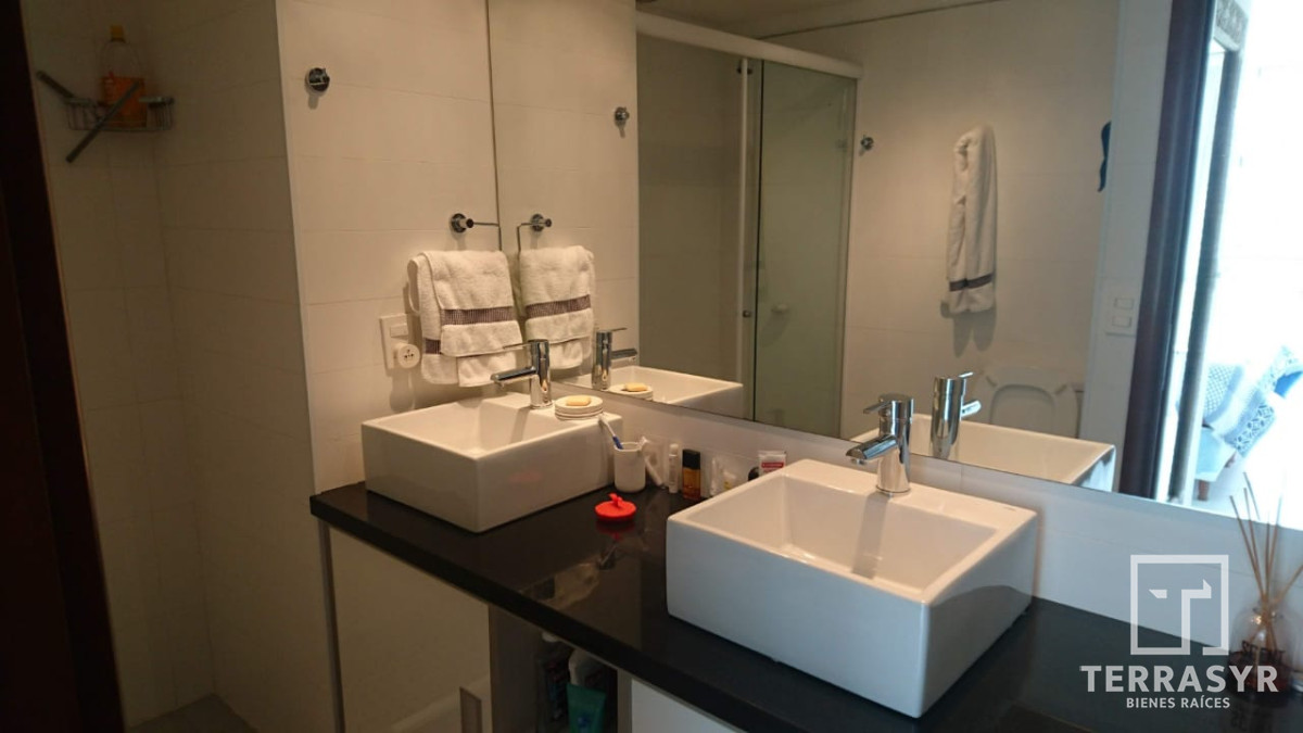 Apartamento ID.246 - En venta apartamento de 2 dormitorios Península Punta del Este