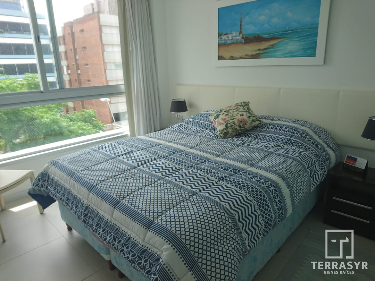 Apartamento ID.246 - En venta apartamento de 2 dormitorios Península Punta del Este