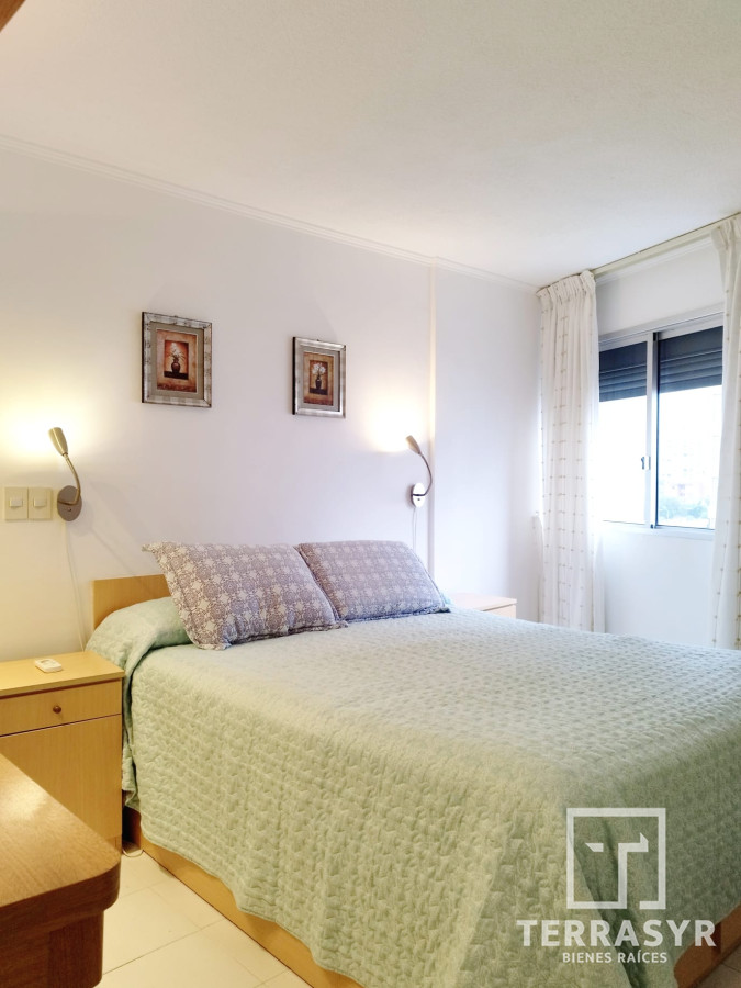 Apartamento ID.228 - Apartamento de 2 Dormitorios con Vista al Mar y Comodidades en Excelente Estado
