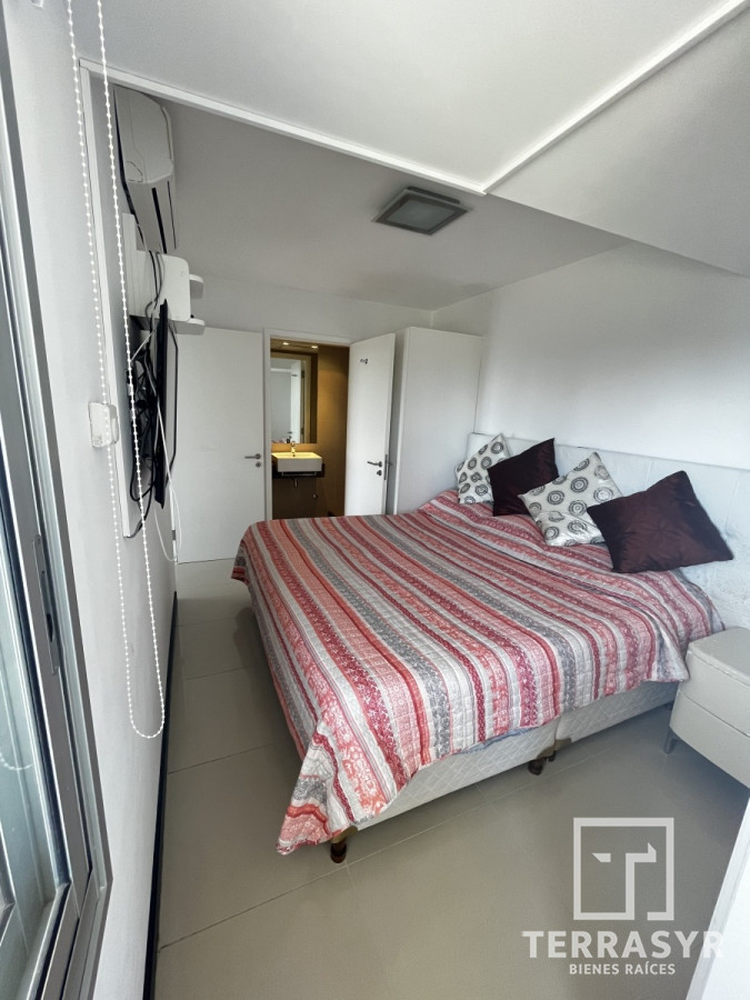 Apartamento ID.320 - En venta unidad de 3 dormitorios en suite más dependencia de servicio playa brava 