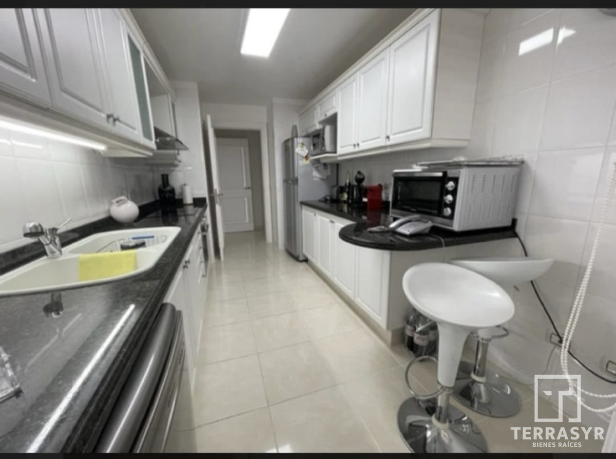 Apartamento ID.290 - VENTA DE APARTAMENTO DE 3 SUITES Y DEPENDENCIA EN EDIFICIO LE JARDIN EN MANSA PUNTA DEL ESTE 