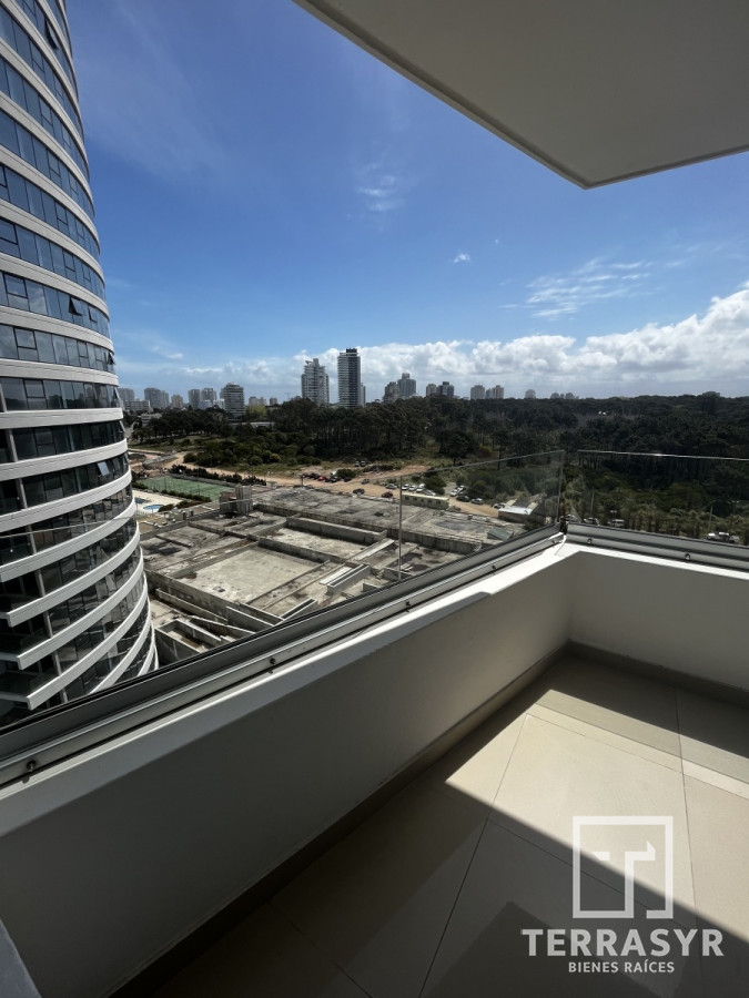 Apartamento ID.320 - En venta unidad de 3 dormitorios en suite más dependencia de servicio playa brava 