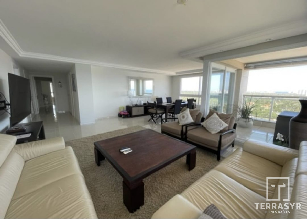 Apartamento ID.290 - VENTA DE APARTAMENTO DE 3 SUITES Y DEPENDENCIA EN EDIFICIO LE JARDIN EN MANSA PUNTA DEL ESTE 