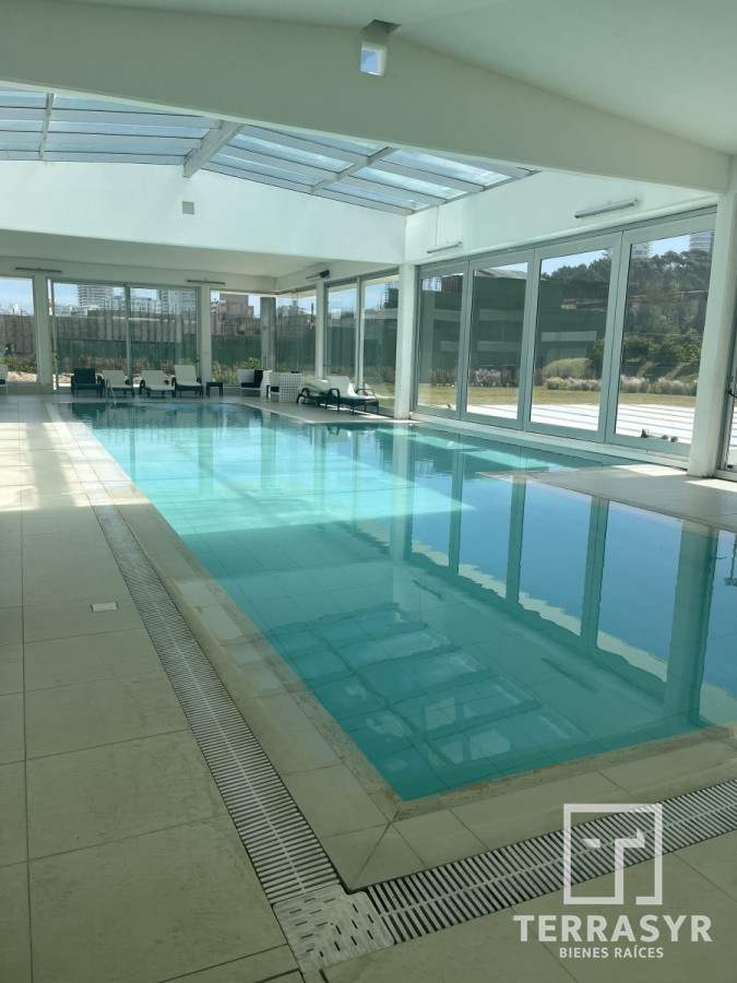 Apartamento ID.320 - En venta unidad de 3 dormitorios en suite más dependencia de servicio playa brava 