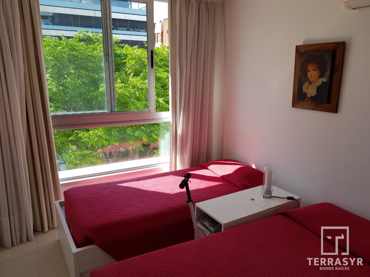 Apartamento ID.246 - En venta apartamento de 2 dormitorios Península Punta del Este