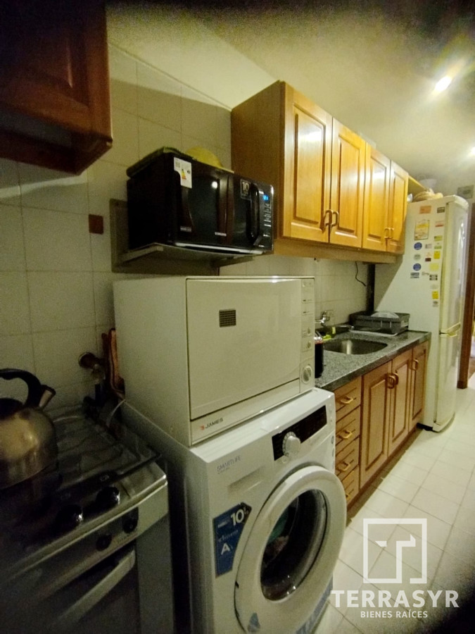 Apartamento ID.228 - Apartamento de 2 Dormitorios con Vista al Mar y Comodidades en Excelente Estado