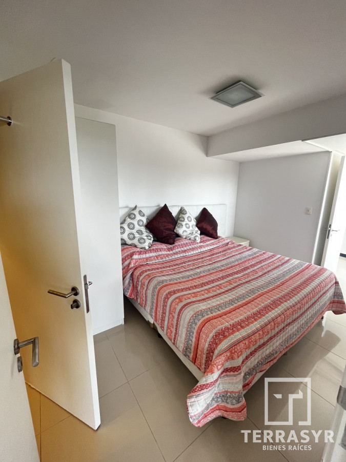 Apartamento ID.320 - En venta unidad de 3 dormitorios en suite más dependencia de servicio playa brava 