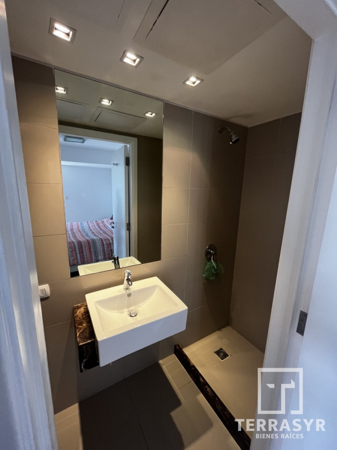 Apartamento ID.320 - En venta unidad de 3 dormitorios en suite más dependencia de servicio playa brava 