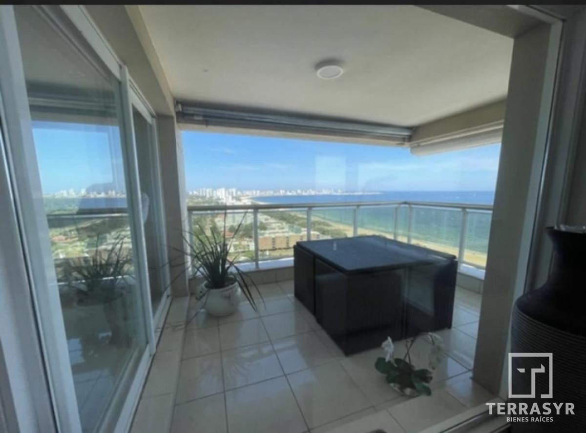 Apartamento ID.290 - VENTA DE APARTAMENTO DE 3 SUITES Y DEPENDENCIA EN EDIFICIO LE JARDIN EN MANSA PUNTA DEL ESTE 
