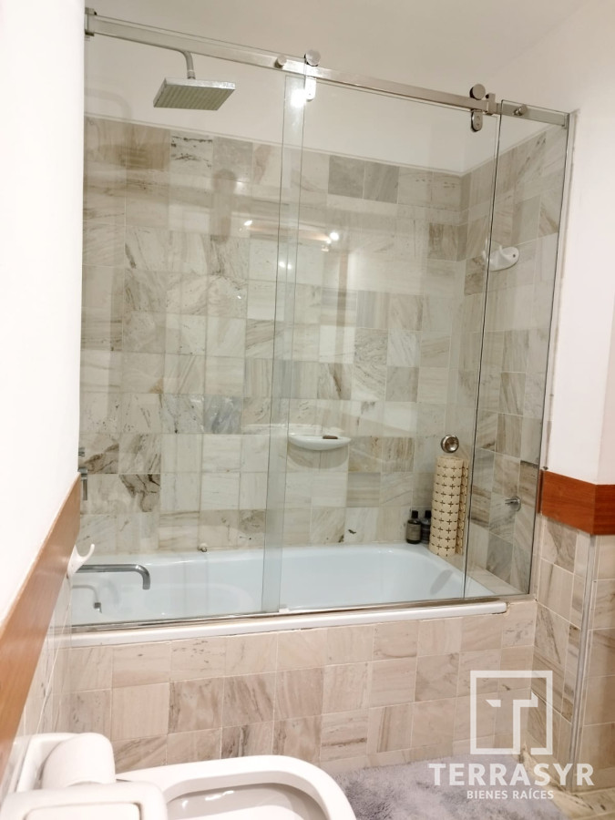 Apartamento ID.228 - Apartamento de 2 Dormitorios con Vista al Mar y Comodidades en Excelente Estado