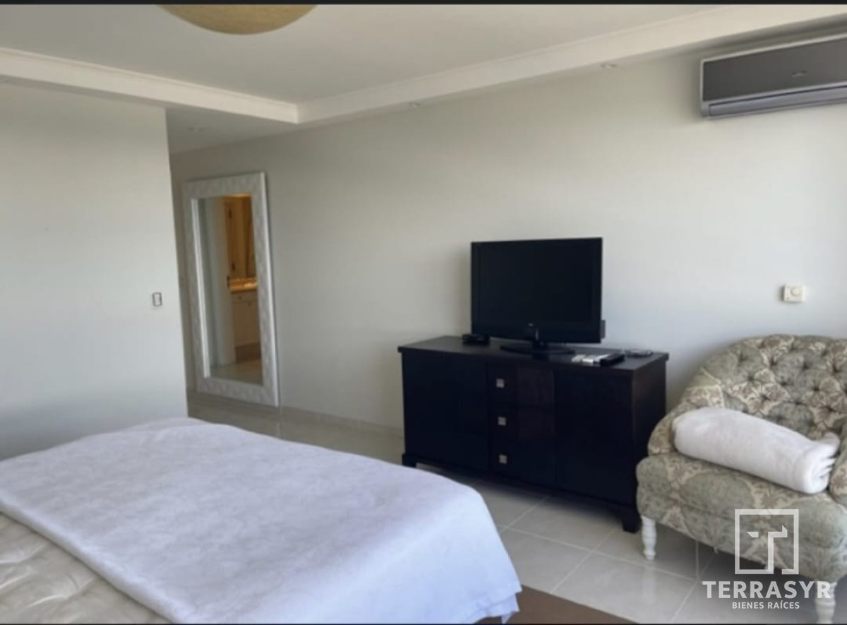 Apartamento ID.290 - VENTA DE APARTAMENTO DE 3 SUITES Y DEPENDENCIA EN EDIFICIO LE JARDIN EN MANSA PUNTA DEL ESTE 
