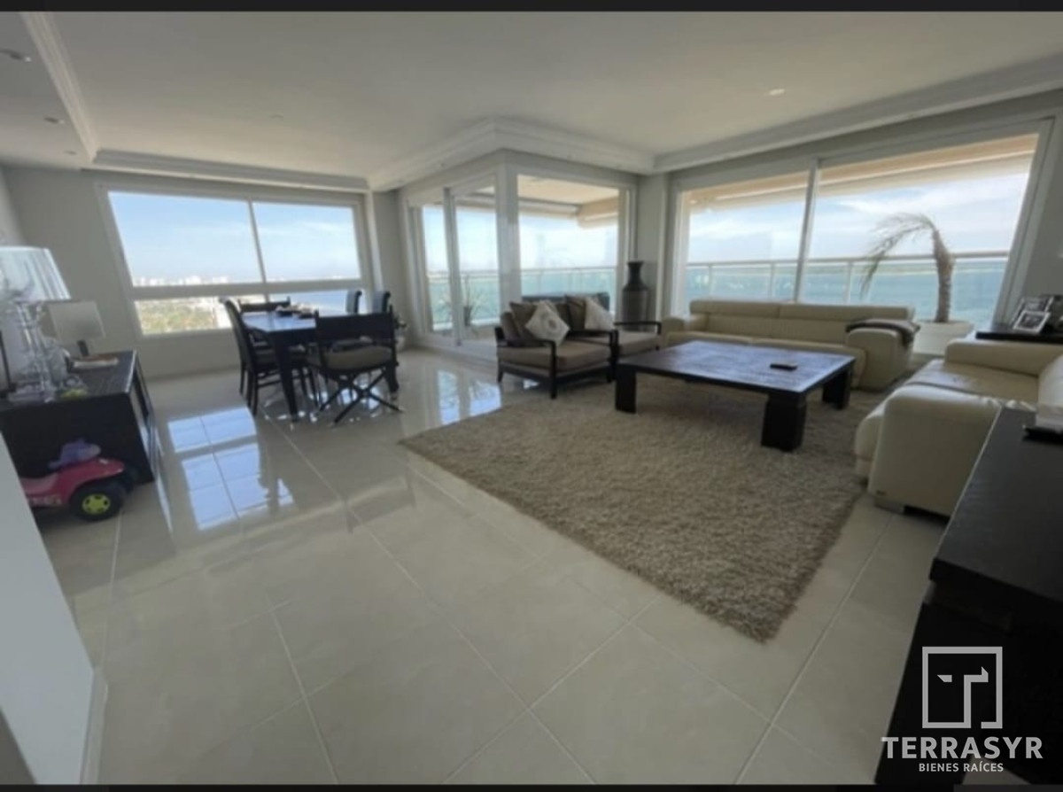 Apartamento ID.290 - VENTA DE APARTAMENTO DE 3 SUITES Y DEPENDENCIA EN EDIFICIO LE JARDIN EN MANSA PUNTA DEL ESTE 
