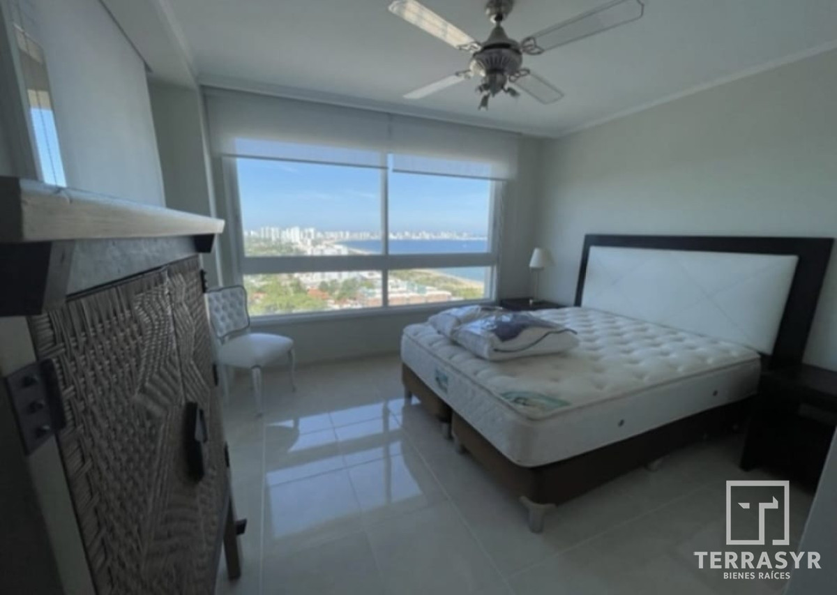 Apartamento ID.290 - VENTA DE APARTAMENTO DE 3 SUITES Y DEPENDENCIA EN EDIFICIO LE JARDIN EN MANSA PUNTA DEL ESTE 